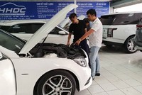 Ô tô cũ đã qua sử dụng lại có giá cao hơn cả những chiếc xe mới chưa từng lăn bánh. Ảnh: Vietnamnet.