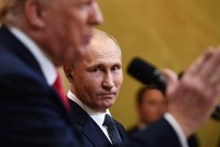Tổng thống Vladmir Putin trong cuộc gặp với người đồng cấp Mỹ Donald Trump tại Phần Lan hồi tháng 7 (Ảnh: NBC)