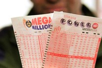 Công ty Xổ số Illinois vừa tặng 548 tờ vé số miễn phí cho người dân nhằm tăng cơ hội trúng 548 triệu USD. (Nguồn: NBC).