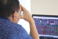 Khi thị trường trong xu hướng tiêu cực, việc bảo vệ tài sản là ưu tiên hàng đầu.