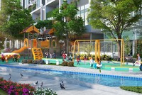 Khuôn viên vui chơi của Imperia Sky Garden, được bố trí xây dựng trên diện tích rộng rãi có cây xanh và mặt nước. Những thiết bị vui chơi màu sắc, thiết kế nhiều vị trí, hình dáng để trẻ thoải mái vận động.