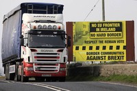 Cộng hòa Ireland tới nay vẫn giữ lập trường về một đường biên giới mềm sau Brexit để tạo điều kiện lưu thông hàng hóa với Bắc Ireland.