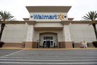 Walmart là ông lớn trong ngành công nghiệp bán lẻ. Ảnh: Reuters.