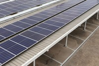 Nhiều doanh nghiệp đã tích cực tham gia vào lĩnh vực điện mặt trời, kéo theo cuộc đua cung cấp tín dụng cho các dự án này giữa các ngân hàng.