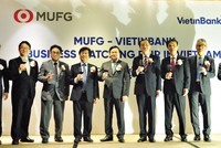 Đại diện Ban Lãnh đạo VietinBank và MUFG chúc mừng sự thành công của sự kiện.