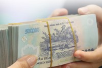 Khi đặt vấn đề vay margin, nhà đầu tư thường quan tâm nhiều hơn đến cơ hội mua cổ phiếu nhưng ở những thời điểm thị trường khó khăn, lãi suất là một yếu tố nhà đầu tư cân nhắc kỹ