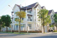 Một công trình biệt thự nhà riêng sử dụng sản phẩm cửa và vách nhôm kính, mái kính Eurowindow.