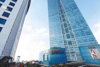 Lotte Group là chaebol (công ty gia đình) lớn thứ 5 tại Hàn Quốc, với khối tài sản khoảng hơn 100 tỷ USD.