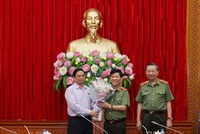 Công bố quyết định của Bộ Chính trị về công tác cán bộ