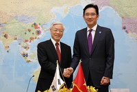 Tổng Bí thư Nguyễn Phú Trọng và Phó chủ tịch Samsung  Lee Jae-yong tại sự kiện Samsung được cấp chứng nhận đầu tư dự án 1,4 tỷ USD ở TP.HCM.