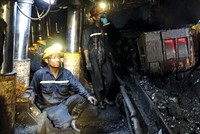 Đẩy mạnh cơ giới hóa giúp năng suất khai thác than lò chợ 9 tháng đầu năm 2018 đạt 6,43 tấn/công, tăng 1,3 lần so với năm 2015.