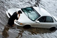 Phải làm gì khi trót phi xe vào chỗ ngập?