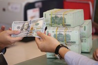 Tỷ giá trung tâm tăng mạnh, chuyện gì đang xảy ra?