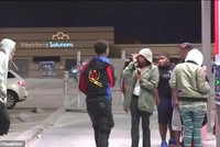 Một cây ATM của ngân hàng Bank of America ở bang Texas – Mỹ trả đồng 100 USD thay vì 10 USD. Ảnh: Click2Houston.