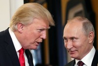 Tổng thống Mỹ Donald Trump (trái) và người đồng cấp Nga Putin. (Ảnh: EPE).