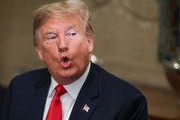 Ông Trump dọa sẽ áp thuế 25% lên xe tải nhẹ và cả ô tô con ngay trong tuần tới. (Nguồn: The Independent).