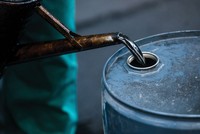 Thị trường dầu mỏ: Niềm vui ngắn hạn, nỗi lo lâu dài