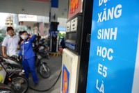 Giá xăng tiếp tục giảm hơn 1.000 đồng