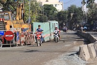 Rào chắn trên đường Huỳnh Tấn Phát (Q.7) khiến sinh goạt người dân bị ảnh hưởng
ẢNH: Nguyễn Tiến.