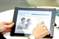 Áp dụng công nghệ là xu hướng tất yếu của ngành bảo hiểm.