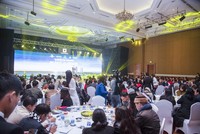 Gần 1.000 khách hàng đã đến tham dự sự kiện tri ân “An cư bên hồ Tây, trúng ngay Mercedes”.