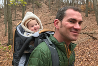 Tác giả và con gái. Ảnh: Steven John.