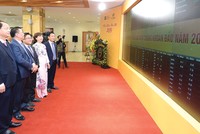 Bộ trưởng Bộ Tài chính (thứ hai) tham dự Lễ khai trương phiên giao dịch chứng khoán đầu năm 2019 tại HNX.