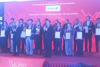 Đại diện PJICO nhận chứng nhận VNR500 2018.