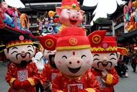 Người dân châu Á rộn ràng đón Tết Kỷ Hợi