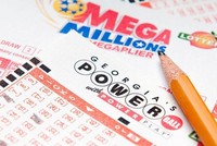 Lần đầu tiên chơi xổ số, người đàn ông trúng ngay 20 triệu USD.