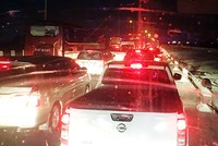 Kẹt xe trên cao tốc hướng Trung Lương - TP.HCM tối mùng 5 Tết. Ảnh: Hoàng Nam.