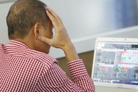 Nhiều nhà đầu tư thua lỗ khi vô tình đầu tư vào doanh nghiệp kém về chất lượng công bố thông tin.