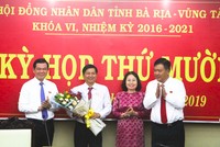 Lãnh đạo tỉnh Bà Rịa - Vũng Tàu chúc mừng đồng chí Trần Văn Tuấn.