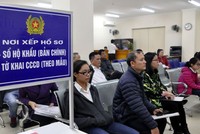 Người dân ở Hà Nội làm thủ tục cấp đổi căn cước công dân.