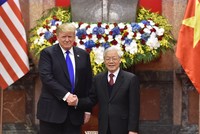 Tổng Bí thư, Chủ tịch nước Nguyễn Phú Trọng tiếp Tổng thống Donald Trump. Ảnh VGP/Nhật Bắc