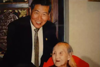 Bà Wang Shuzhen và con trai Li Changyu - một nhà khoa học pháp y, thám tử lừng danh, được ví với Sherlock Holmes đời thực. Ảnh:Visiontimes.