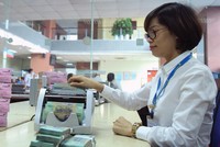 Để hệ thống ngân hàng lành mạnh hơn, các ngân hàng cần tăng vốn chủ sở hữu, qua đó nâng tỷ lệ an toàn vốn.