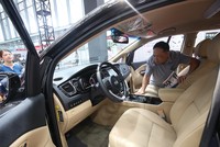 Kích cầu tiêu thụ ô tô 