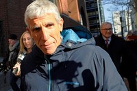 William Rick Singer rời khỏi tòa án ở Boston hôm 12/3. Ảnh: Reuters.