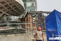 Lực lượng chức năng cưỡng chế, tháo dỡ công trình nhà hàng El Gaucho xây dựng trái phép.