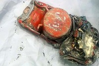 Hộp đen máy bay Ethiopia được thu thập hôm 11/3 tại hiện trường tai nạn ở Addis Ababa. Ảnh: AFP.