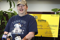 Ông Mike đã chăm chỉ mua vé số suốt 15 năm. Ảnh: New York Post.