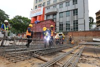 Kỹ sư, công nhân FECON trên công trường dự án Empire City (TP.HCM).