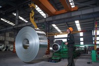 Các ngành sản xuất tiêu thụ nhiều điện năng sẽ chịu tác động mạnh nhất khi giá điện tăng.