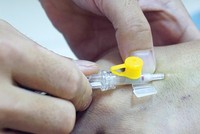 Bảo hiểm y tế đảm bảo chăm sóc cho người nhiễm HIV/AIDS