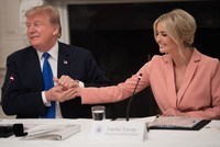 Tổng thống Donald Trump và con gái Ivanka Trump (Ảnh: AFP).