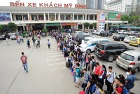 Hà Nội đã lên các phương án để ngăn chặn việc đầu cơ, tăng giá xe khách trái phép dịp 30/4 và 1/5. (Ảnh: Minh Sơn/Vietnam+).