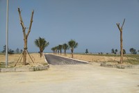 Các tuyến đường nội khu đang được thảm nhựa.