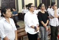 Các bị cáo nghe tuyên án. Ảnh: Hải Duyên.