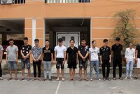 Nhóm nghi can tại cơ quan điều tra. Ảnh: Hùng Bằng.